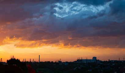 Fototapeta na wymiar red sky at sunset. beautiful overflows of colors at sunset, urban landscape