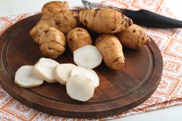 Jerusalem artichokes on a cutting board