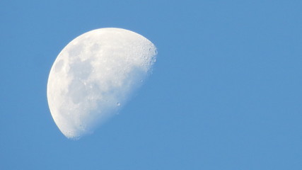 Lua © Brenda