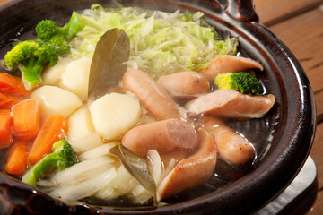 　ウインナー鍋　コンソメ味