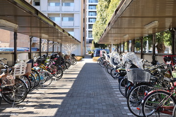 住宅街の駐輪場　自転車　マンション　アパート