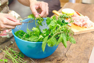 Prepare cooking ingredients. At lunch.