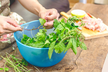 Prepare cooking ingredients. At lunch.