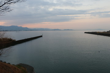 Fototapeta na wymiar 朝の琵琶湖