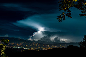 Tormenta sobre Alajuela