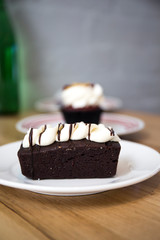 icing on chocolate mud cake