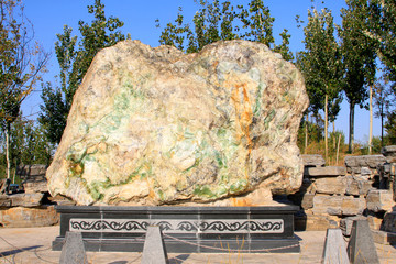 Huge jade material
