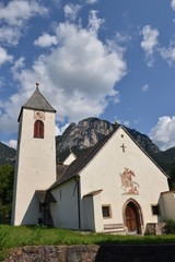 Fototapeta na wymiar Una chiesa di montagna