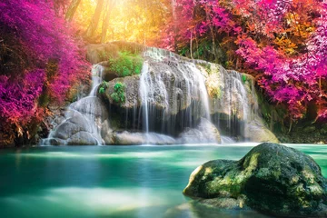 Foto auf Acrylglas Erstaunlich in der Natur, schöner Wasserfall im bunten Herbstwald in der Herbstsaison © totojang1977