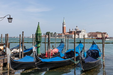 Fototapeta na wymiar gondola at the pier in Venice