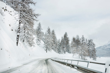 Silvaplana, Silvaplanersee, Bergstrasse, Passstrasse, Oberengadin, Winter, Wintersport, Schneedecke, Alpen, Graubünden, Schweiz