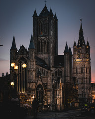 Fototapeta premium Kirchen in Gent (Dramatisch)