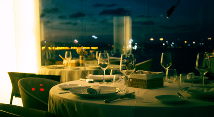 Fototapeta na wymiar Terraza de restaurante en el mar