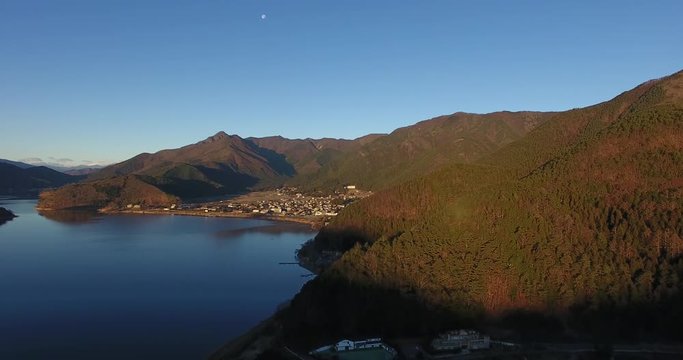 Sol sob as montanhas