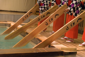 草津温泉　湯もみ　Kusatsu Hot Spring　Hot water fir	