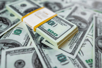 pack of 100 dollar notes