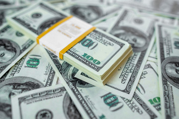 pack of 100 dollar notes