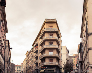 Obraz premium overview of a vintage building in the heart of Trieste