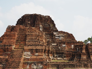 Fototapeta premium The Wat Mahathat is a Buddhist temple located in Ayutthaya, Thailand. This place also be one of ayutthaya historical park.