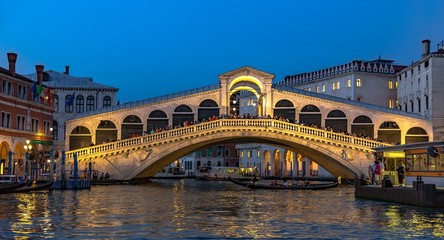 Fototapeta na wymiar Italy beauty, Rialto bridge on Grand canal street in Venice, Venezia