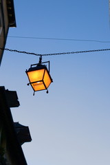 Obraz premium Lantern hanging european alley