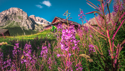 Dolomity Włochy, Italia, Sella Ronda, góry, krajobraz widoki, podróże, ścieżka rowerowa,  © Beenis