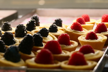 Raspberries and blackberries served on vanilla pudding plates