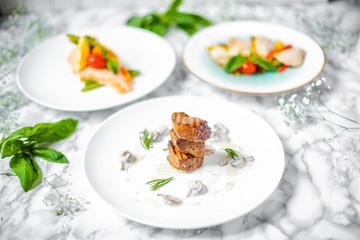 grilled beef medallions with mushrooms in white sauce