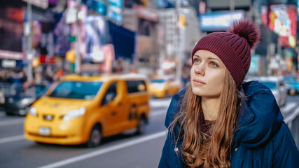 Fototapeta premium Young beautiful woman in the streets of New York for sightseeing
