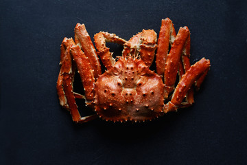 Big whole alaskan crab on dark concrete background - obrazy, fototapety, plakaty