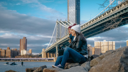 An amazing sightseeing trip to New York relaxing at Manhattan Bridge