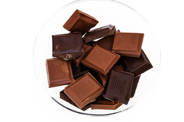 Schokolade in einer Glasschale