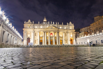 Fototapeta na wymiar St. Peter's Cathedral on Saint Peter's square (Piazza San Pietro) in Vatican at night, center of Rome, Italy