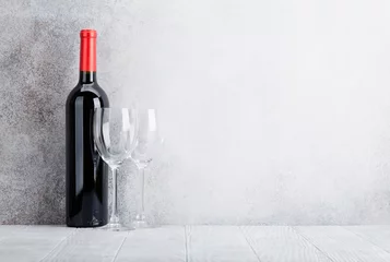 Papier Peint photo Vin Bouteille et verres de vin rouge