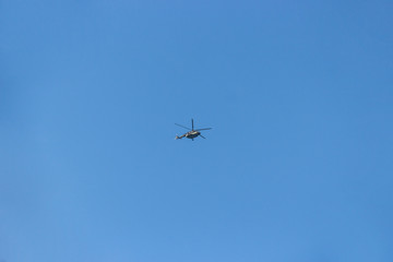 Fototapeta na wymiar blue sky on which helicopter flies