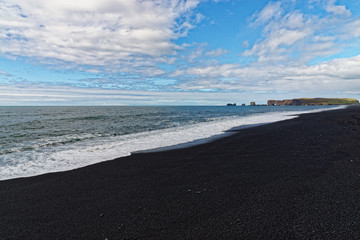 am Strand von Reynisfjara, Island