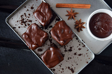 Chocolate brownies with cinnamon