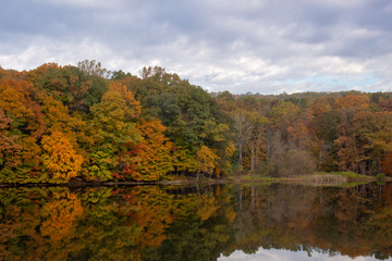 Fototapeta na wymiar The lake in Fall