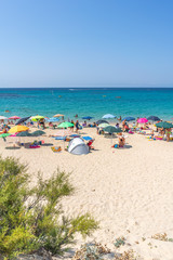 Traumstrand und türkises Wasser auf der Insel Sardinien in Solanas