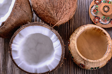 Obraz na płótnie Canvas Juicy chopped coconut, coconut water in a wooden vessel and white coconut pulp are ready for use in cooking