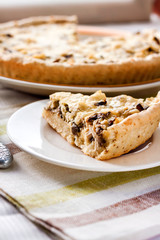 Chicken tart with mushrooms and cheese