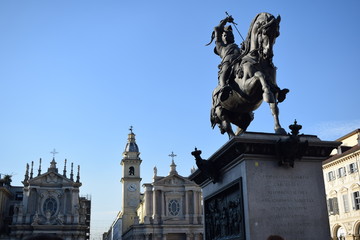 Fototapeta na wymiar monument in Turin