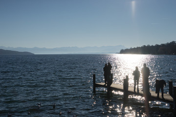 Menschen am Starnberger See im Winter