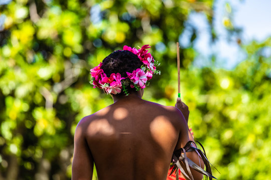 TAHITIEN AU LANCER DE JAVELLOT