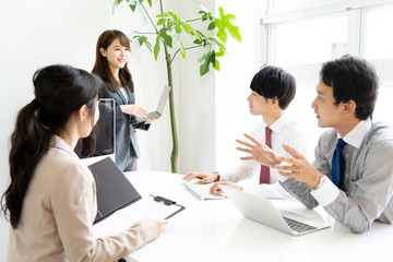 ビジネス　ミーティング