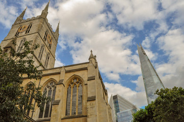 Londra - Cattedrale di Southwark e il grattacielo Shard