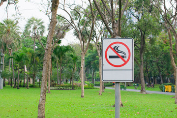 No smoking sign in public park