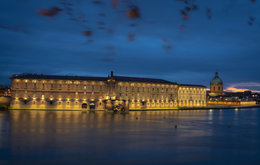 Fototapeta premium Toulouse, France - 12 14 2018: La Grave Hospital at sunset