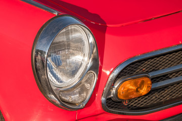自動車のヘッドライト　Headlight of the car