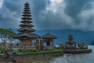 Fototapeta na wymiar Pura Ulun Bali